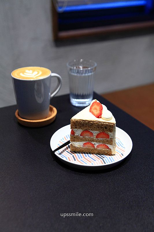 花宅bakery&coffee，貝克宅姐妹店3店，神等級好吃戚風蛋糕，台北庭院咖啡廳，複合式經營麵包與咖啡，老宅工業風網美咖啡廳，松山區咖啡廳