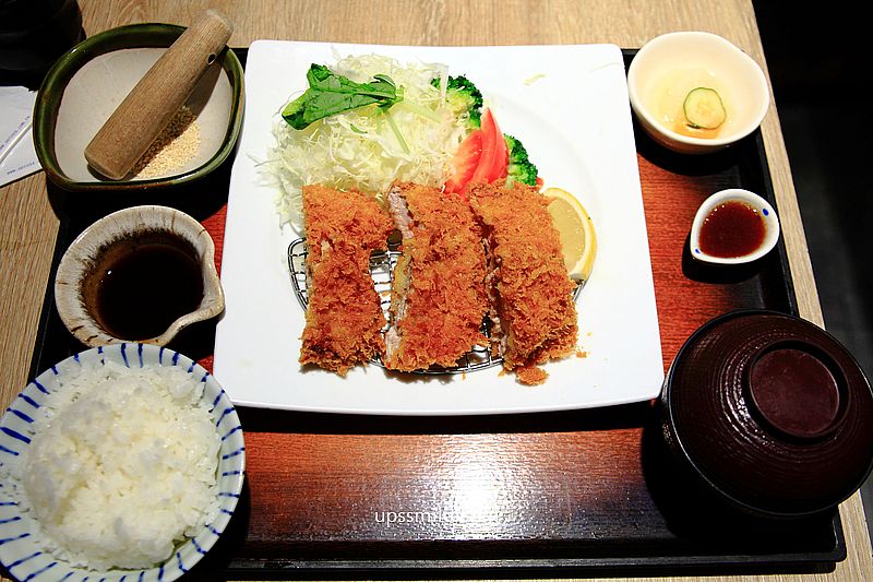 大戶屋新北投店，捷運新北投站美食餐廳，北投定食日本料理店、日式豬排丼飯、日式豬排蓋飯，採用「豬肉品界台積電」信功豬肉，北投美食，北投日式定食