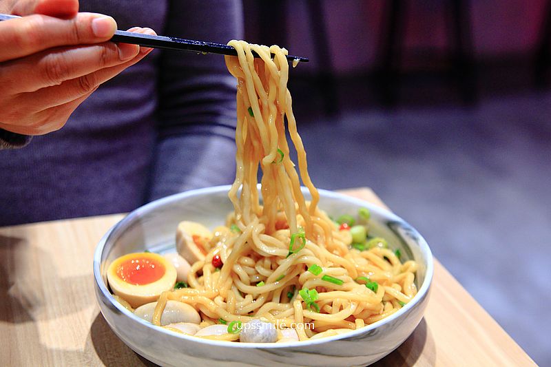 【板橋美食】肚肚餐室，捷運江子翠麵店，韓式風格網美麵店，神等級好吃創意拌麵料理，附湯無限供應，自助飲料喝到飽，板橋麵店，新北美食乾麵推薦