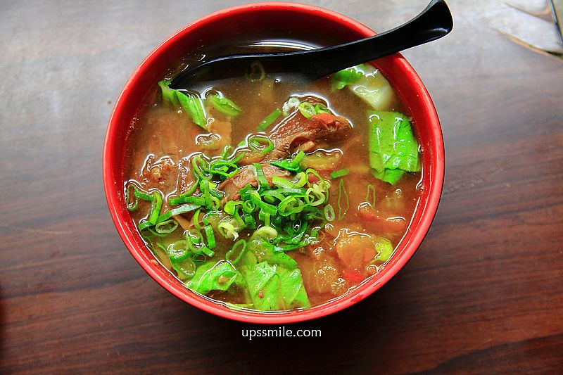 93蕃茄牛肉麵，立法院旁超人氣排隊美食，招牌蕃茄牛肉麵，必吃豬肉木須炒麵與炸排骨，捷運善導寺站美食