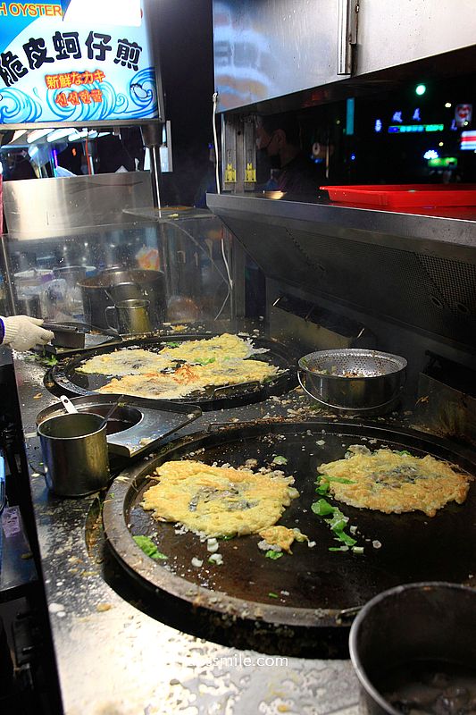 【萬華美食】廣州街夜市脆皮蚵仔煎，白種元推薦台灣美食酥脆冰花蚵仔煎，台北夜市美食，捷運龍山寺站美食