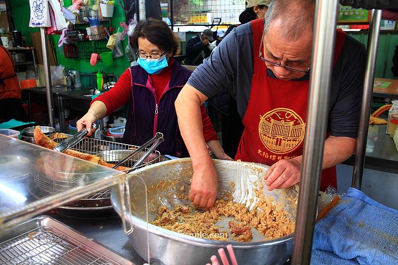 【慈聖宮美食】賴記雞卷70元，白種元推薦台灣美食，大稻埕保安街雞卷，台北雞捲推薦