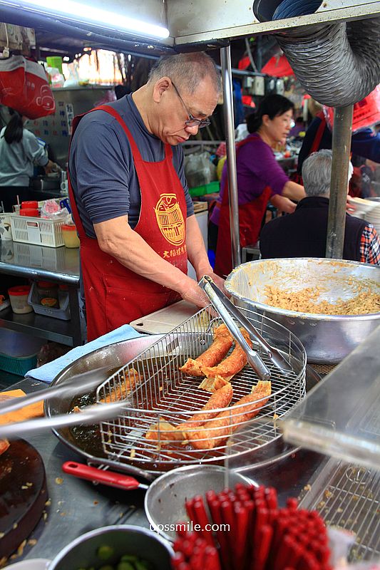 【慈聖宮美食】賴記雞卷70元，白種元推薦台灣美食，大稻埕保安街雞卷，台北雞捲推薦