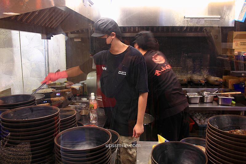 【金山美食】金山大碗螃蟹，金山老街必吃海鮮粥、炸魷魚，食尚玩家推薦金山美食，天天大排長龍金山海鮮粥推薦，附金山大碗螃蟹菜單