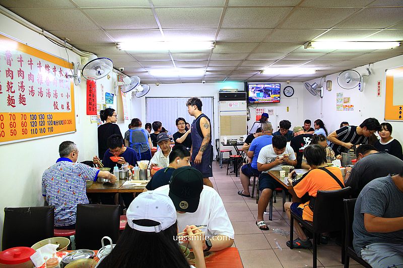 富宏牛肉麵，台北24小時牛肉麵宵夜，內用飲料機喝到飽，西門町google評論2萬多則4.2高分牛肉麵