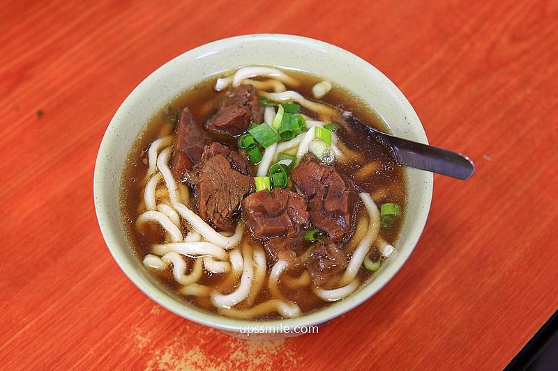 富宏牛肉麵，台北24小時牛肉麵宵夜，內用飲料機喝到飽，西門町google評論2萬多則4.2高分牛肉麵