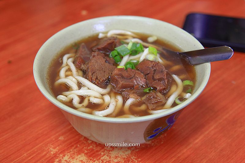 富宏牛肉麵，台北24小時牛肉麵宵夜，內用飲料機喝到飽，西門町google評論2萬多則4.2高分牛肉麵