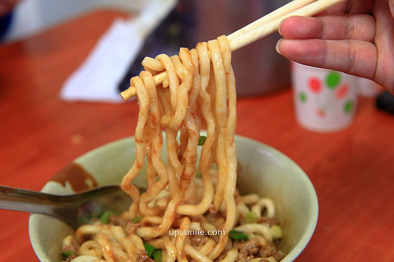 富宏牛肉麵，台北24小時牛肉麵宵夜，內用飲料機喝到飽，西門町google評論2萬多則4.2高分牛肉麵