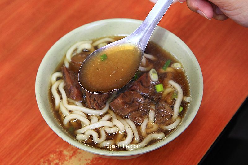富宏牛肉麵，台北24小時牛肉麵宵夜，內用飲料機喝到飽，西門町google評論2萬多則4.2高分牛肉麵