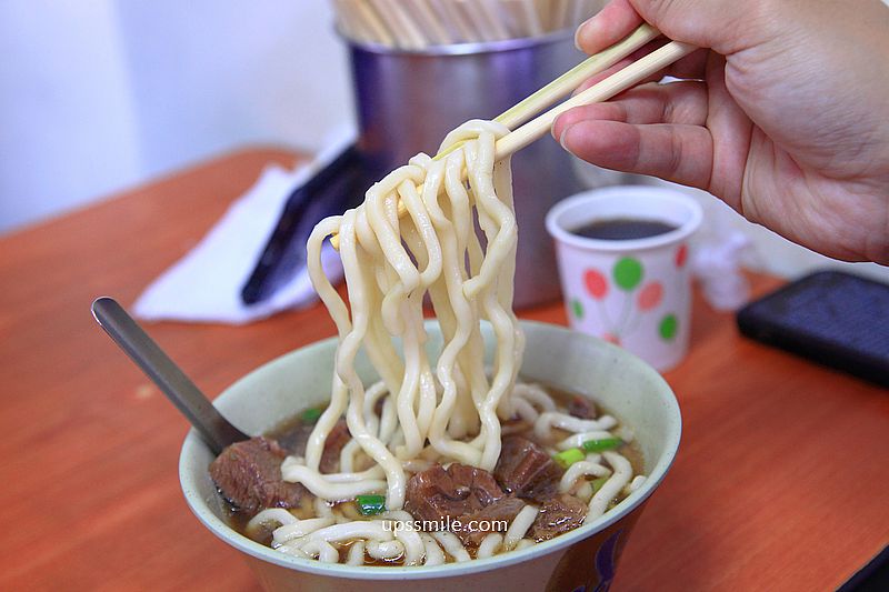 富宏牛肉麵，台北24小時牛肉麵宵夜，內用飲料機喝到飽，西門町google評論2萬多則4.2高分牛肉麵