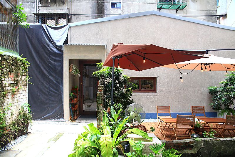 巷日咖啡，捷運西門站甜點咖啡廳，橫掃IG網美打卡甜點寵物咖啡廳，西門町老宅日式榻榻米，萬華咖啡廳下午茶推薦