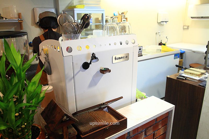 巷日咖啡，捷運西門站甜點咖啡廳，橫掃IG網美打卡甜點寵物咖啡廳，西門町老宅日式榻榻米，萬華咖啡廳下午茶推薦