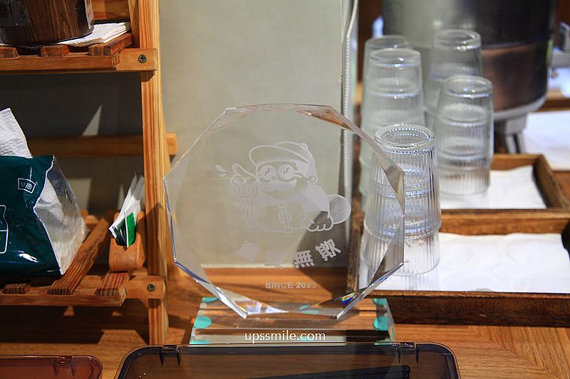 老童小吃部，台北民權西路搬家到安居街台式麵店，神等級好吃台北滷肉飯，滿滿黏稠膠質，捷運六張犁站麵店