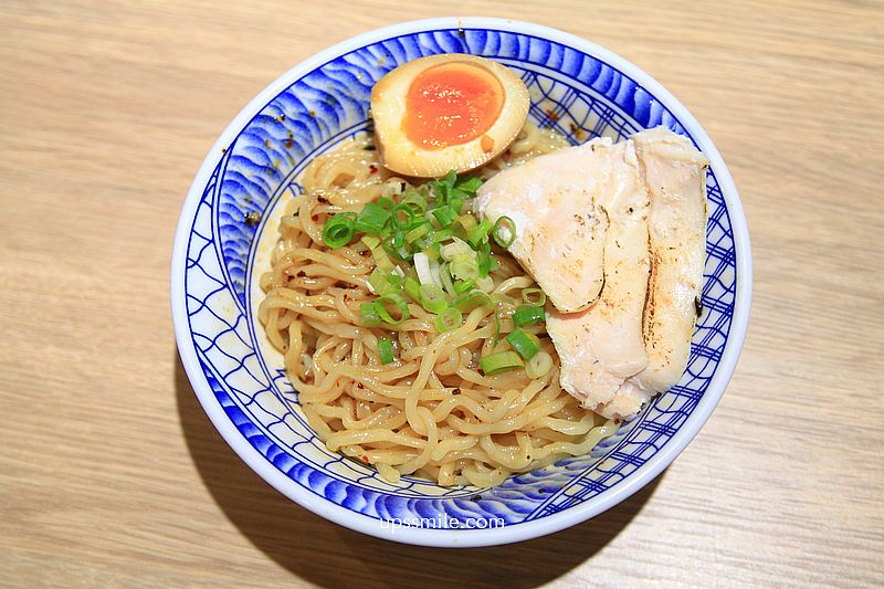 老童小吃部，台北民權西路搬家到安居街台式麵店，神等級好吃台北滷肉飯，滿滿黏稠膠質，捷運六張犁站麵店