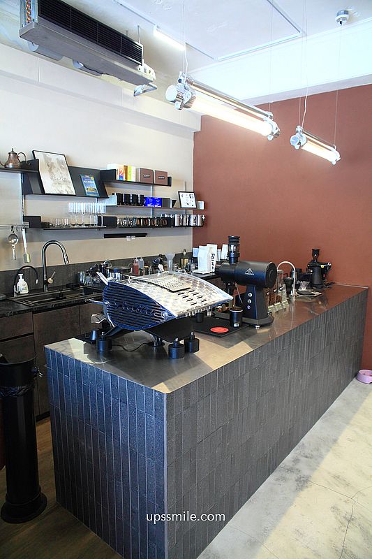 PAUSE Coffee Roaster 南港自家烘焙咖啡，南港玻璃屋絕美庭院咖啡廳