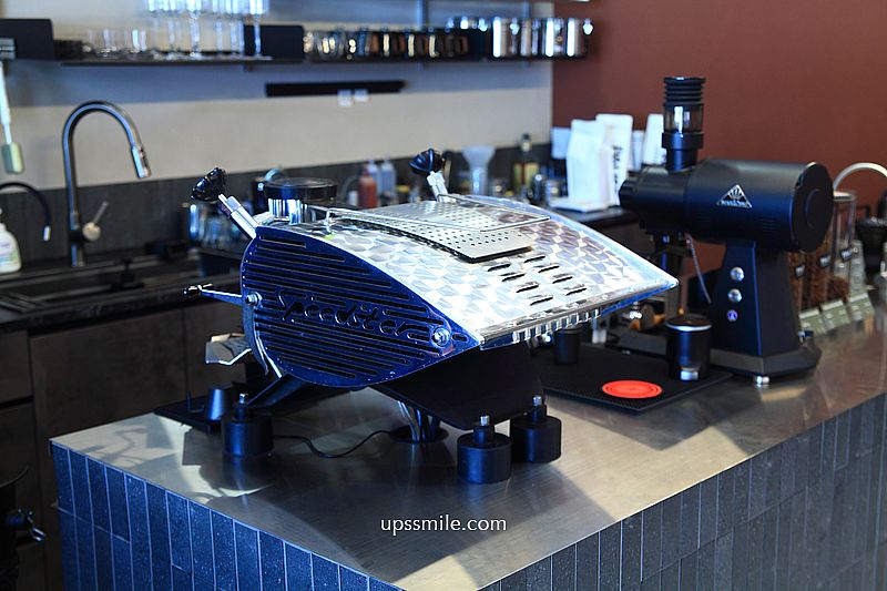 PAUSE Coffee Roaster 南港自家烘焙咖啡，南港玻璃屋絕美庭院咖啡廳