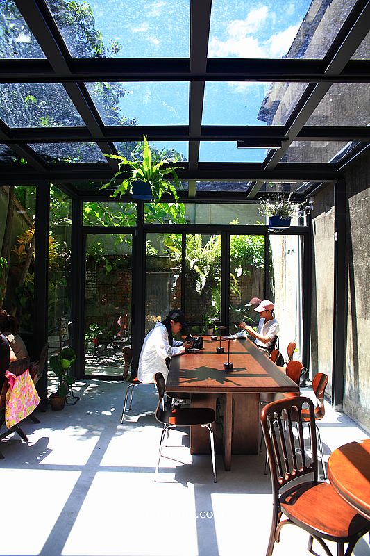 PAUSE Coffee Roaster 南港自家烘焙咖啡，南港玻璃屋絕美庭院咖啡廳