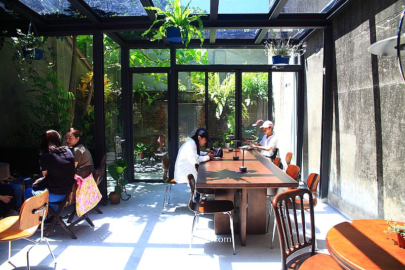 PAUSE Coffee Roaster 南港自家烘焙咖啡，南港玻璃屋絕美庭院咖啡廳