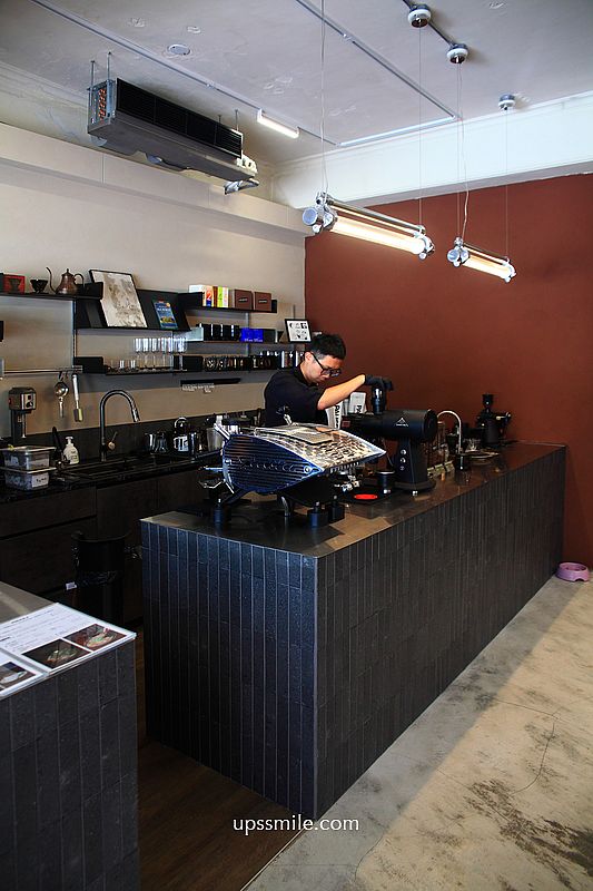 PAUSE Coffee Roaster 南港自家烘焙咖啡，南港玻璃屋絕美庭院咖啡廳