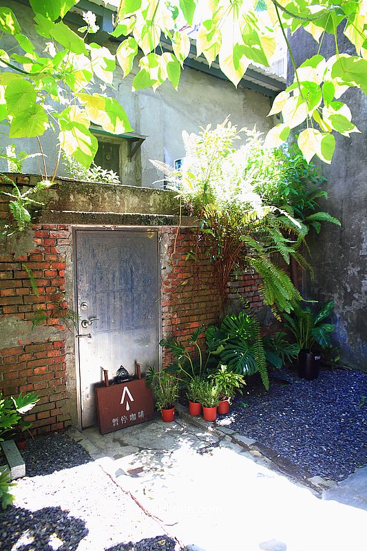 PAUSE Coffee Roaster 南港自家烘焙咖啡，南港玻璃屋絕美庭院咖啡廳