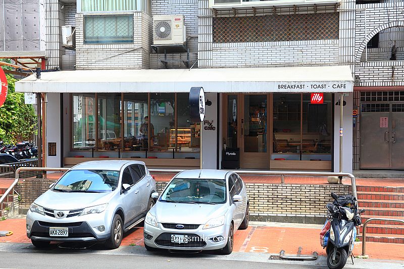 fly cafe敦北店，蒼蠅哥肉桂捲新店開張，台北肉桂捲名店、傳奇西西里必喝