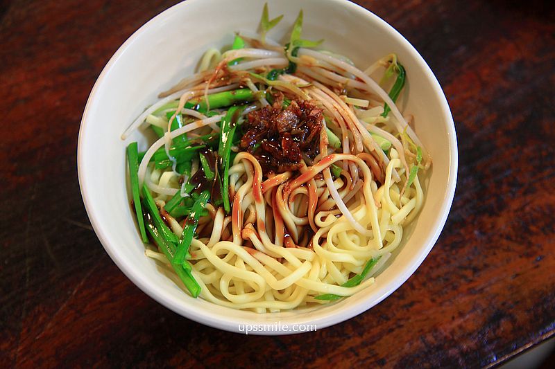 三灣鵝肉，原味與煙燻鵝肉2口味必吃，天天大排長龍的苗栗鵝肉專賣店