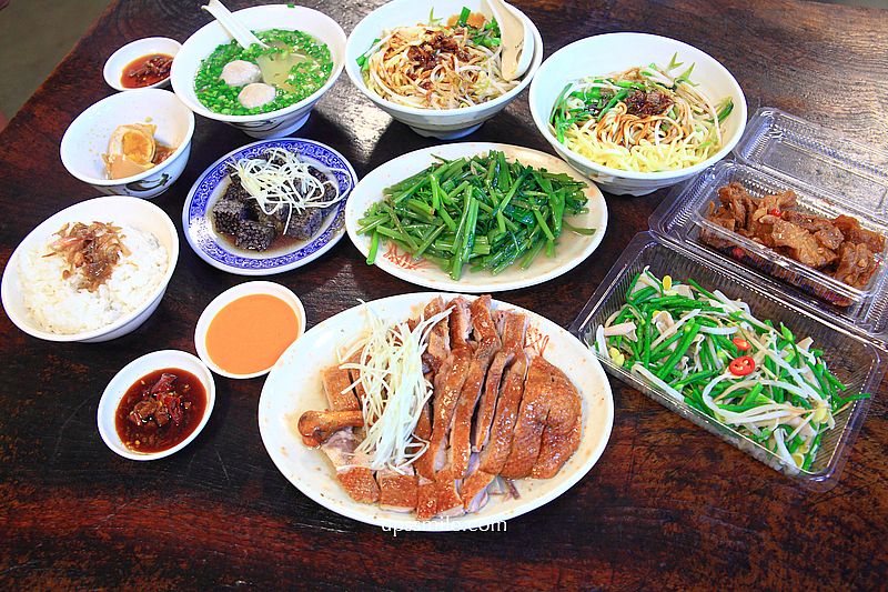 三灣鵝肉，原味與煙燻鵝肉2口味必吃，天天大排長龍的苗栗鵝肉專賣店