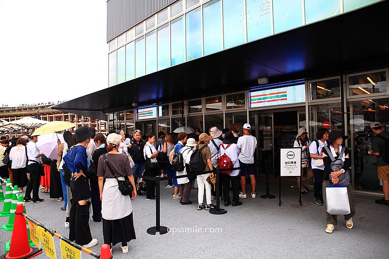 【大阪美食】大阪世博7-11，日本7-11必買，日本7-11爆紅果昔Smoothies、日本最好喝最解渴瓶裝麥茶「金茶壺麥茶」