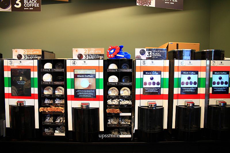 【大阪美食】大阪世博7-11，日本7-11必買，日本7-11爆紅果昔Smoothies、日本最好喝最解渴瓶裝麥茶「金茶壺麥茶」