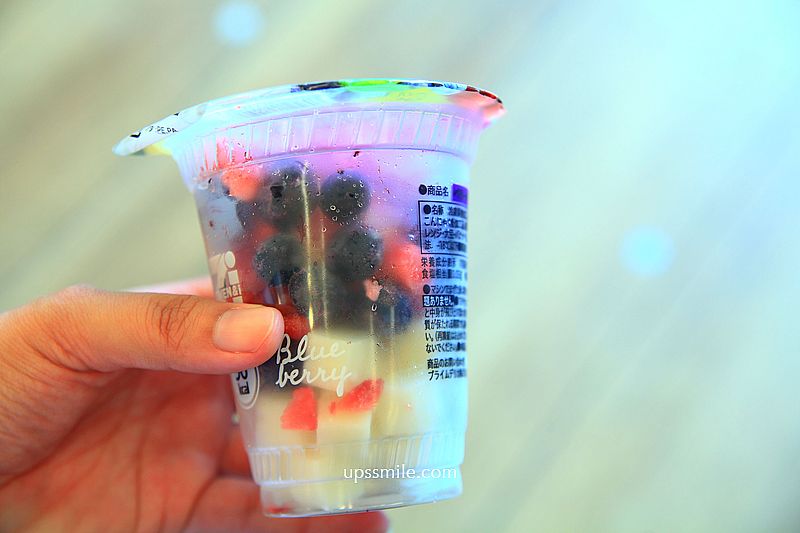 【大阪美食】大阪世博7-11，日本7-11必買，日本7-11爆紅果昔Smoothies、日本最好喝最解渴瓶裝麥茶「金茶壺麥茶」