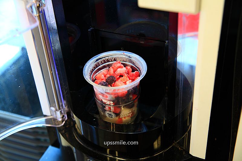 【大阪美食】大阪世博7-11，日本7-11必買，日本7-11爆紅果昔Smoothies、日本最好喝最解渴瓶裝麥茶「金茶壺麥茶」