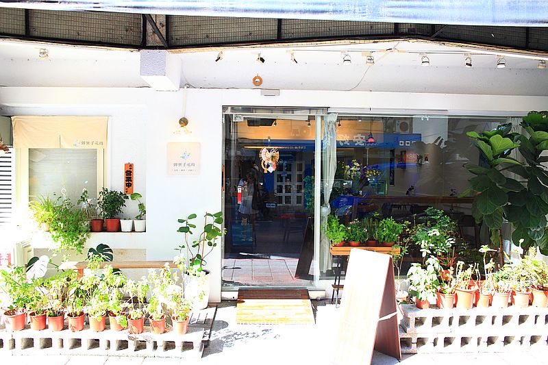 御菓子花雨，榮獲500甜，必吃香草聖多諾黑、開心果覆盆子千層酥，台北客製化生日蛋糕甜點