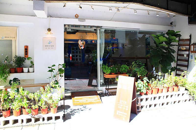 御菓子花雨，榮獲500甜，必吃香草聖多諾黑、開心果覆盆子千層酥，台北客製化生日蛋糕甜點