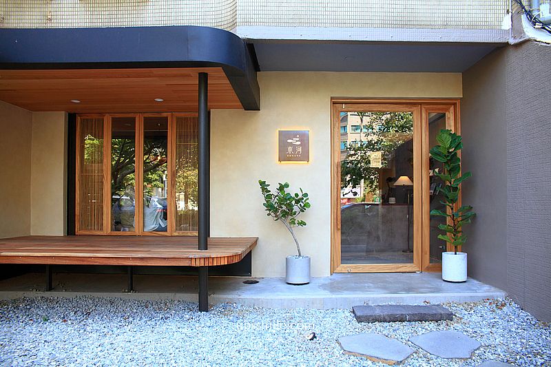 東河咖啡Donghe新竹咖啡，新竹日式侘寂風咖啡廳，新竹自家烘焙咖啡廳，新竹巨城寵物友善咖啡廳