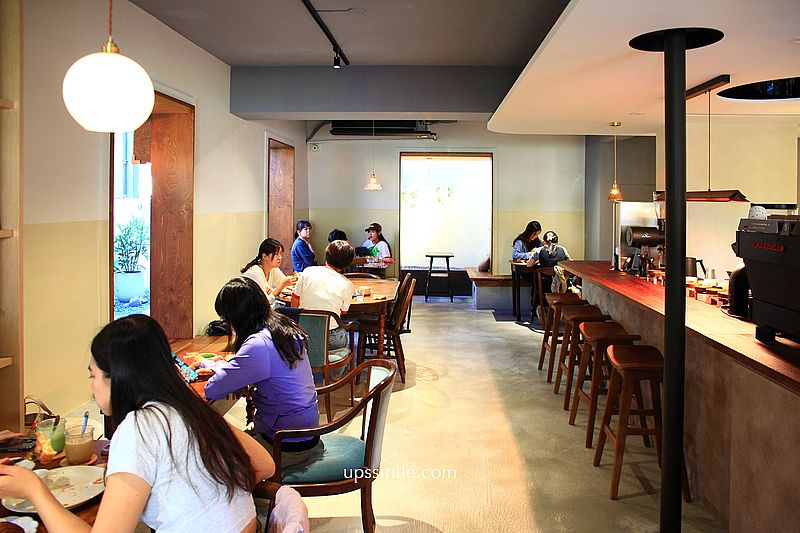 東河咖啡Donghe新竹咖啡，新竹日式侘寂風咖啡廳，新竹自家烘焙咖啡廳，新竹巨城寵物友善咖啡廳