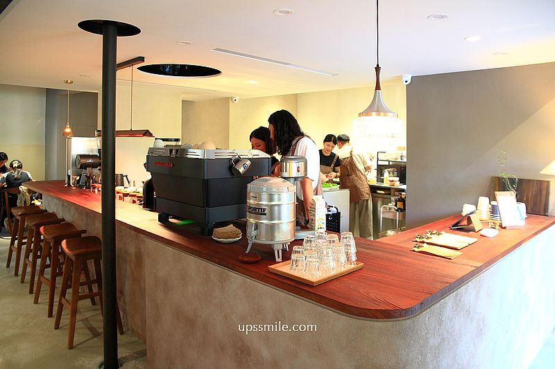 東河咖啡Donghe新竹咖啡，新竹日式侘寂風咖啡廳，新竹自家烘焙咖啡廳，新竹巨城寵物友善咖啡廳