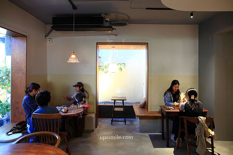 東河咖啡Donghe新竹咖啡，新竹日式侘寂風咖啡廳，新竹自家烘焙咖啡廳，新竹巨城寵物友善咖啡廳