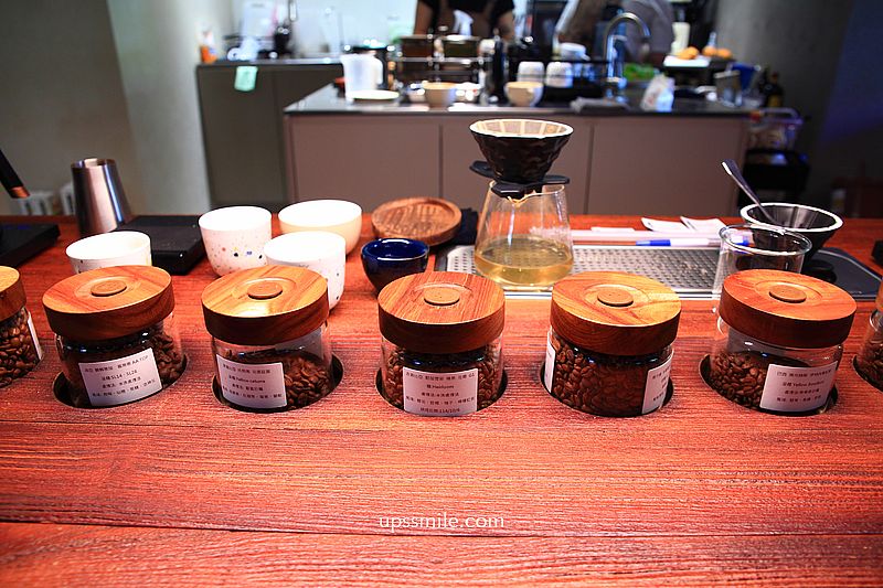 東河咖啡Donghe新竹咖啡，新竹日式侘寂風咖啡廳，新竹自家烘焙咖啡廳，新竹巨城寵物友善咖啡廳