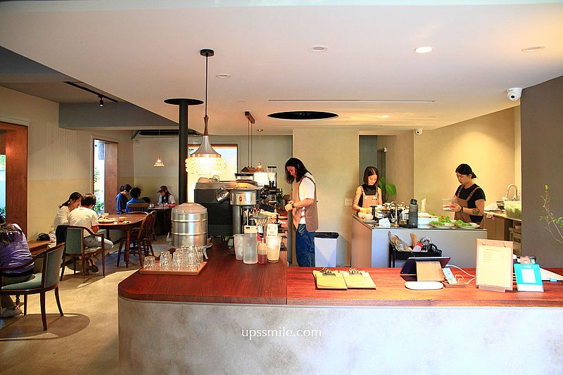 東河咖啡Donghe新竹咖啡，新竹日式侘寂風咖啡廳，新竹自家烘焙咖啡廳，新竹巨城寵物友善咖啡廳