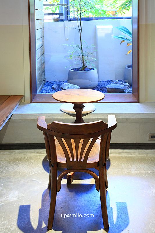 東河咖啡Donghe新竹咖啡，新竹日式侘寂風咖啡廳，新竹自家烘焙咖啡廳，新竹巨城寵物友善咖啡廳