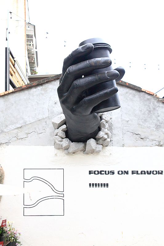 Focus on flavor 2 中壢，牆裡伸出巨大黑手咖啡廳，中原大學咖啡廳，桃園秘境風格咖啡廳，中壢咖啡廳推薦