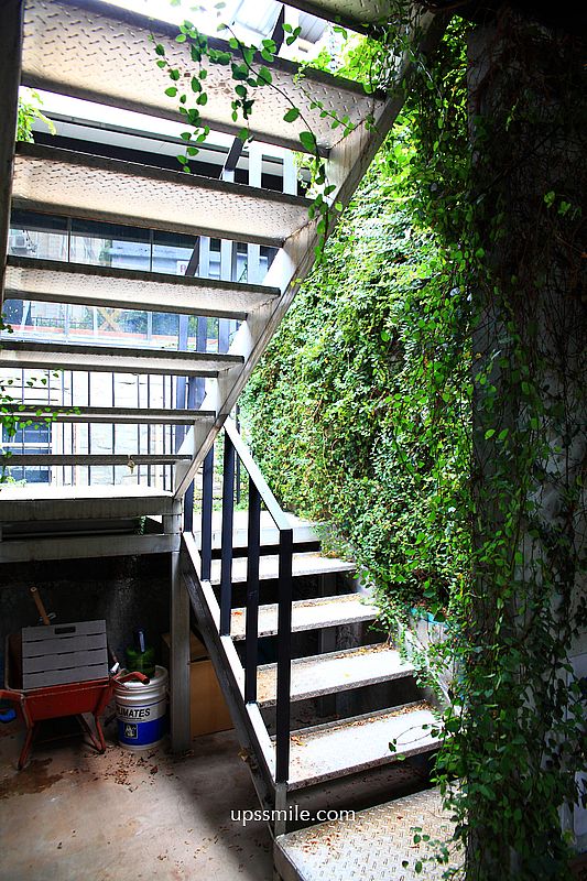 Focus on flavor 2 中壢，牆裡伸出巨大黑手咖啡廳，中原大學咖啡廳，桃園秘境風格咖啡廳，中壢咖啡廳推薦