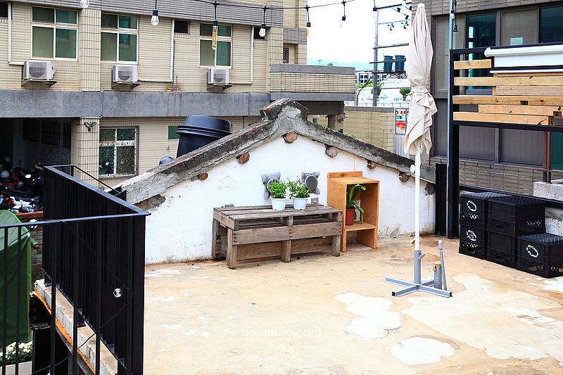 Focus on flavor 2 中壢，牆裡伸出巨大黑手咖啡廳，中原大學咖啡廳，桃園秘境風格咖啡廳，中壢咖啡廳推薦