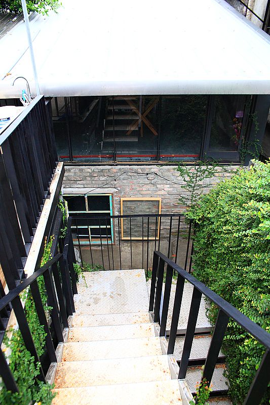 Focus on flavor 2 中壢，牆裡伸出巨大黑手咖啡廳，中原大學咖啡廳，桃園秘境風格咖啡廳，中壢咖啡廳推薦