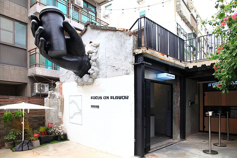 Focus on flavor 2 中壢，牆裡伸出巨大黑手咖啡廳，中原大學咖啡廳，桃園秘境風格咖啡廳，中壢咖啡廳推薦