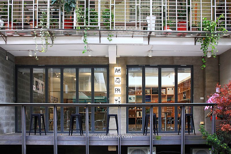 PLOT咖啡,捷運忠孝復興站咖啡廳,結合精品咖啡與自然酒,複合式藝文空間,台北東區咖啡廳,必點濕潤抹茶巴斯克蛋糕 PLOT咖啡,捷運忠孝復興站咖啡廳,結合精品咖啡與自然酒,複合式藝文空間,台北東區咖啡廳,必點濕潤抹茶巴斯克蛋糕