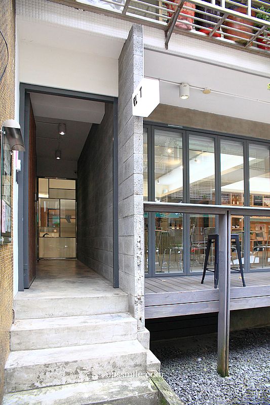 PLOT咖啡,捷運忠孝復興站咖啡廳,結合精品咖啡與自然酒,複合式藝文空間,台北東區咖啡廳,必點濕潤抹茶巴斯克蛋糕 PLOT咖啡,捷運忠孝復興站咖啡廳,結合精品咖啡與自然酒,複合式藝文空間,台北東區咖啡廳,必點濕潤抹茶巴斯克蛋糕