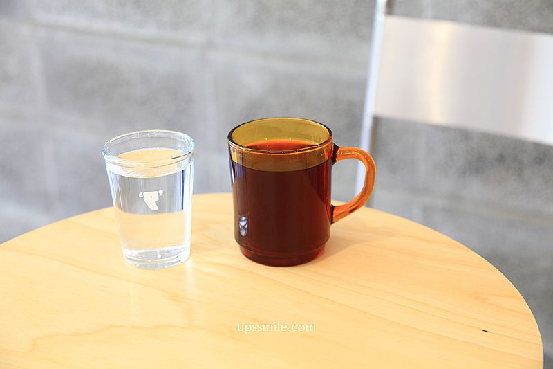 PLOT咖啡，捷運忠孝復興站咖啡廳，結合精品咖啡與自然酒，複合式藝文空間，台北東區咖啡廳，必點濕潤抹茶巴斯克蛋糕