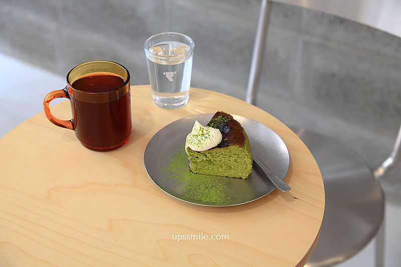 PLOT咖啡，捷運忠孝復興站咖啡廳，結合精品咖啡與自然酒，複合式藝文空間，台北東區咖啡廳，必點濕潤抹茶巴斯克蛋糕