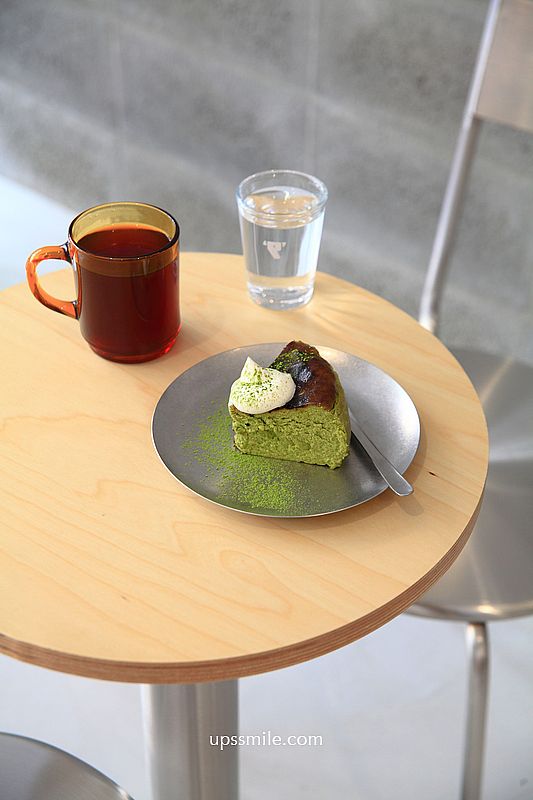 PLOT咖啡，捷運忠孝復興站咖啡廳，結合精品咖啡與自然酒，複合式藝文空間，台北東區咖啡廳，必點濕潤抹茶巴斯克蛋糕